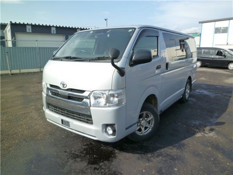 TOYOTA HIACE