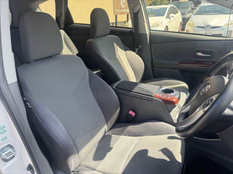 PRIUS ALPHA
