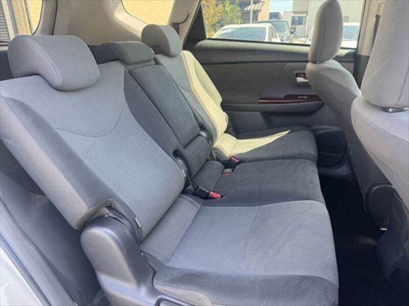 PRIUS ALPHA