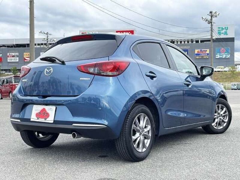 MAZDA2