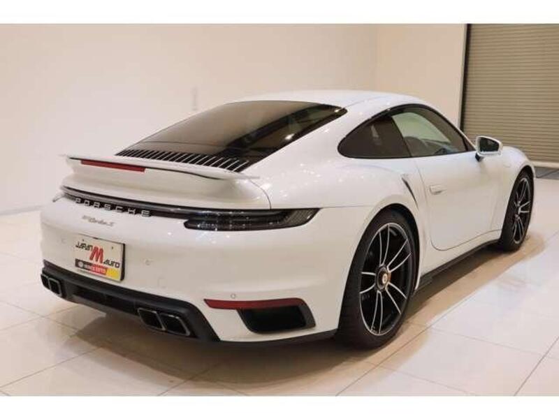 911