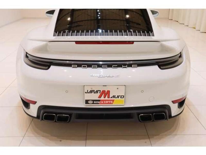 911
