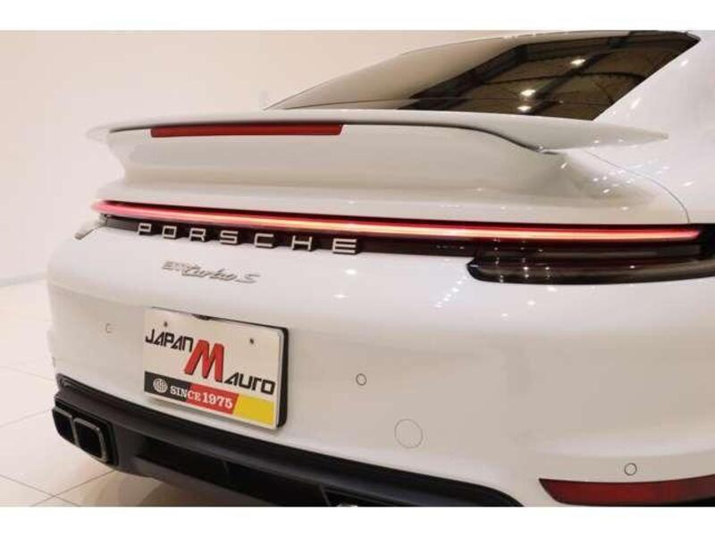 911