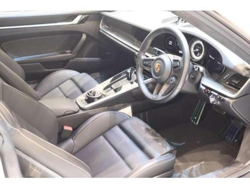 911