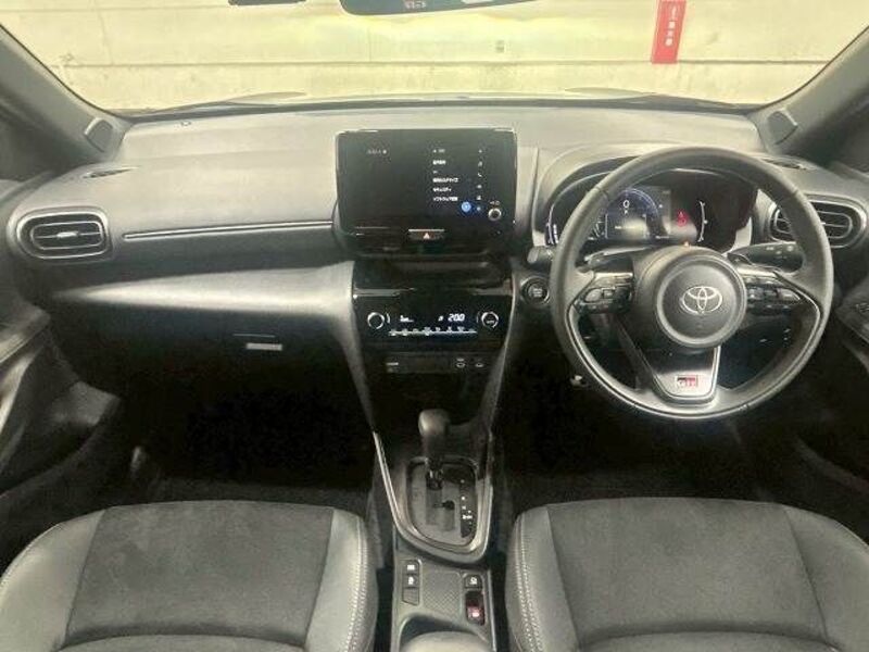 YARIS CROSS