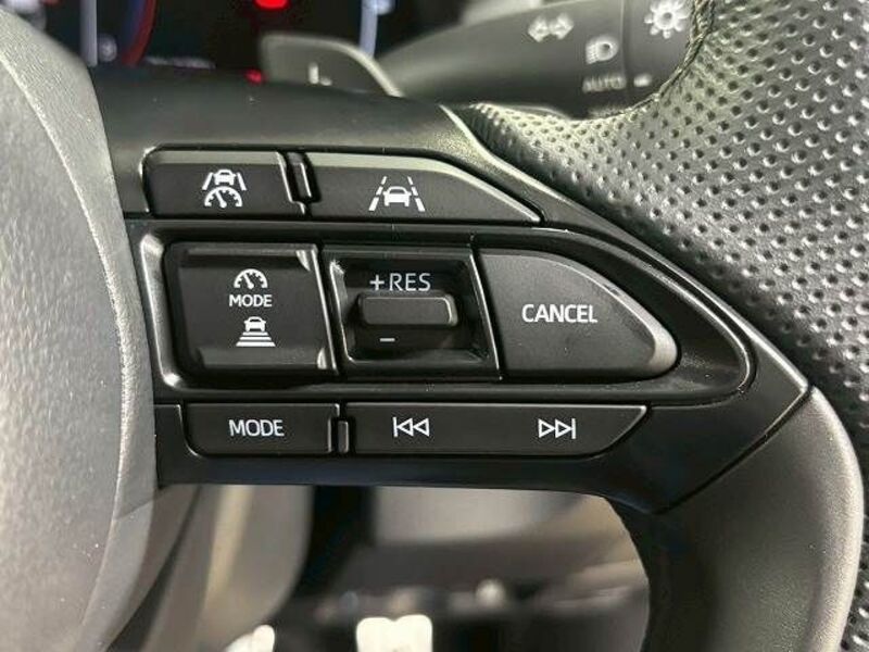 YARIS CROSS