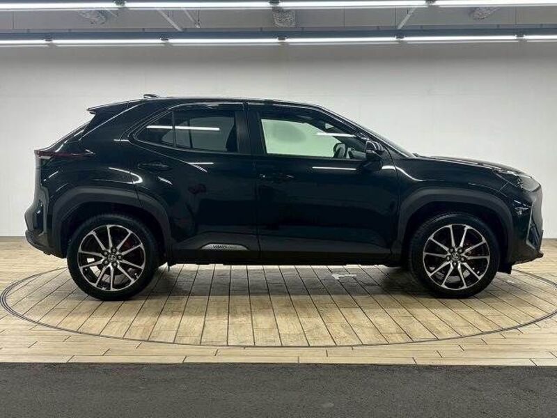 YARIS CROSS