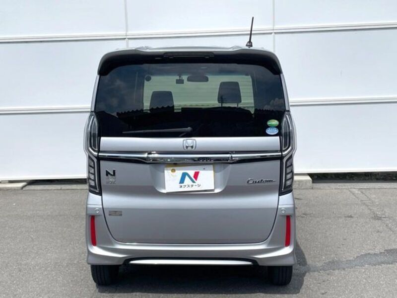 N BOX CUSTOM