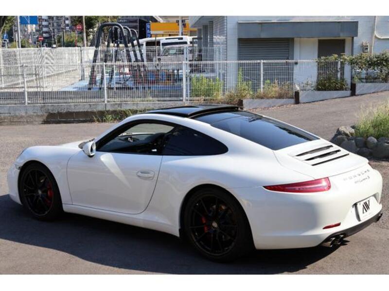 911