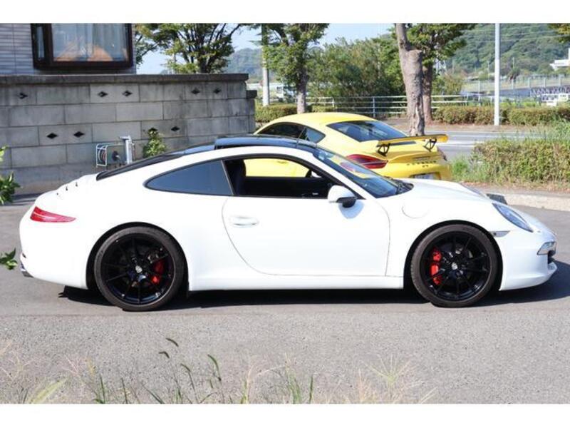 911