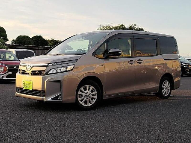 TOYOTA VOXY
