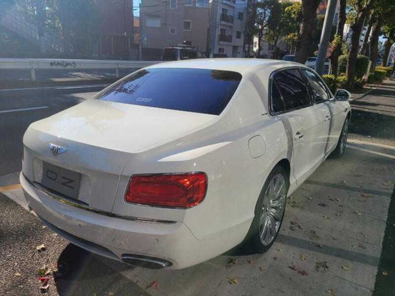 FLYING SPUR