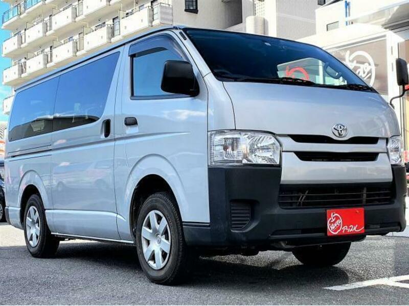 Toyota giới thiệu Hiace phiên bản mới