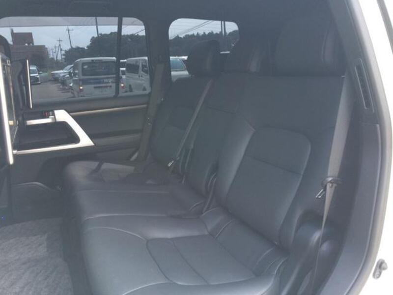 LAND CRUISER