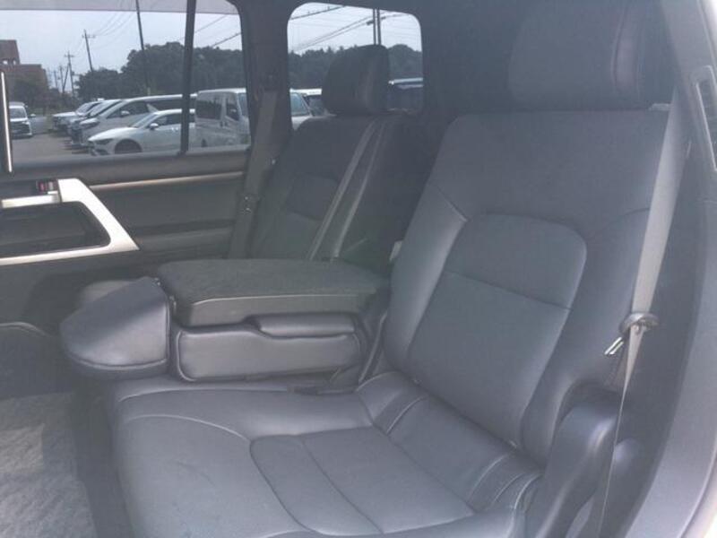 LAND CRUISER