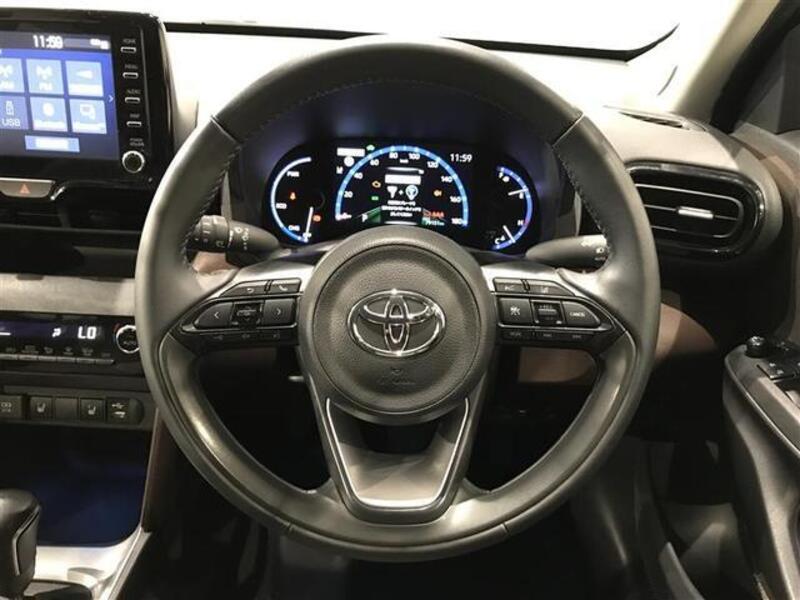 YARIS CROSS