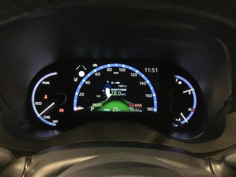 YARIS CROSS