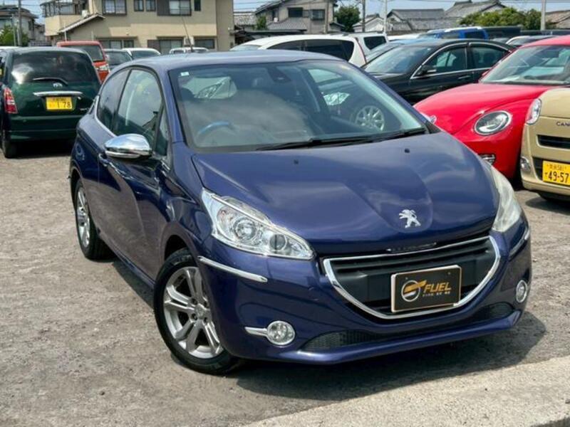PEUGEOT 208
