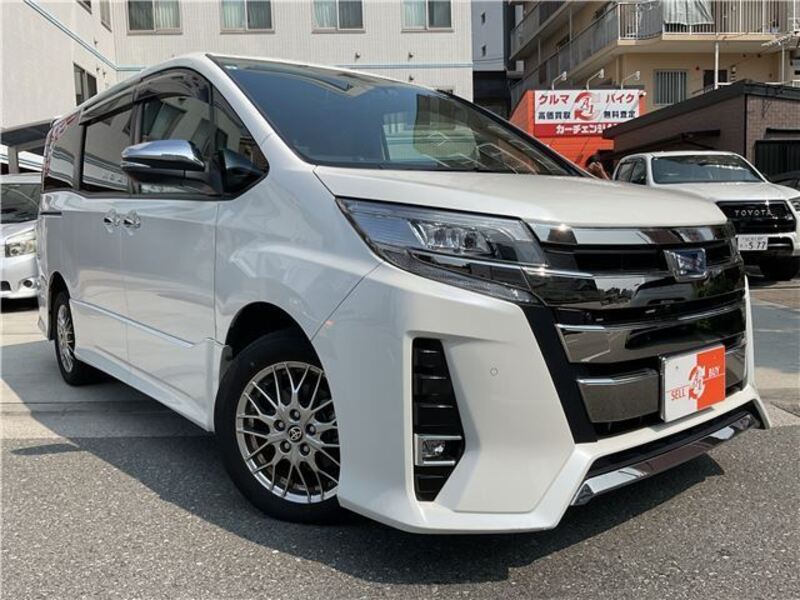 TOYOTA NOAH