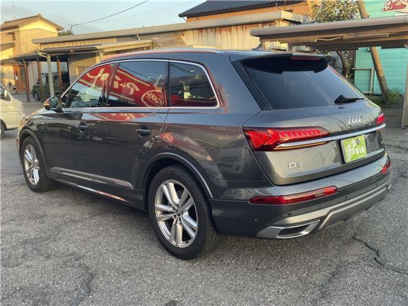 Q7
