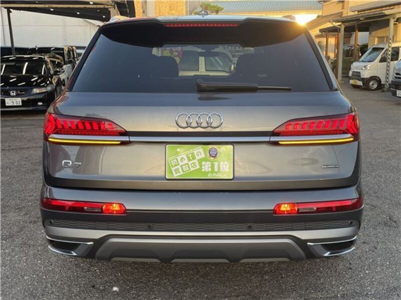 Q7