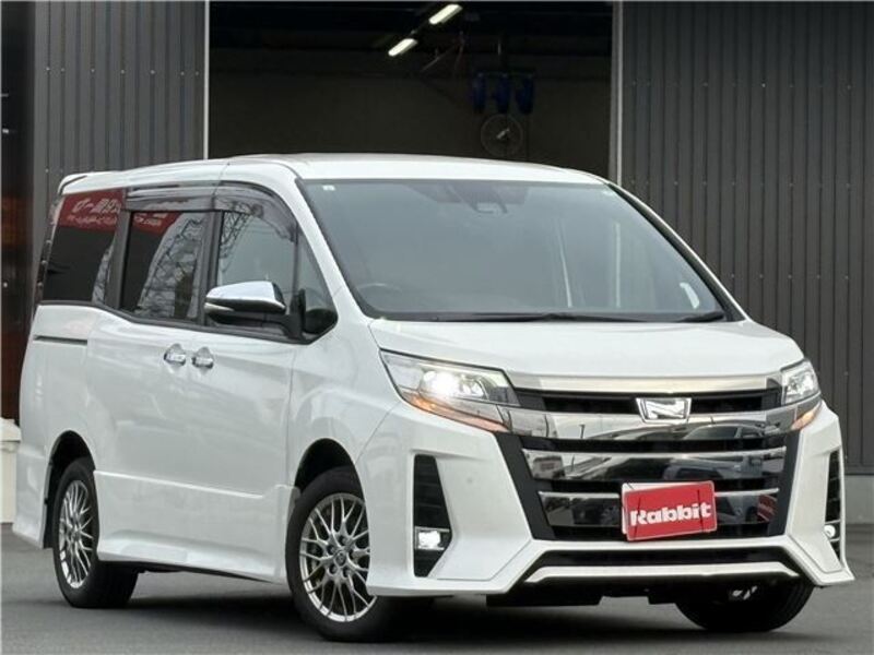 TOYOTA NOAH