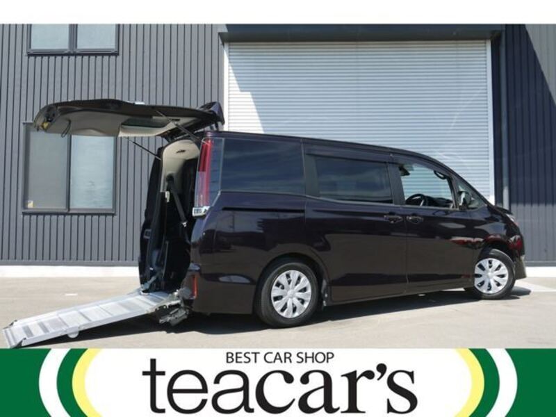 TOYOTA NOAH
