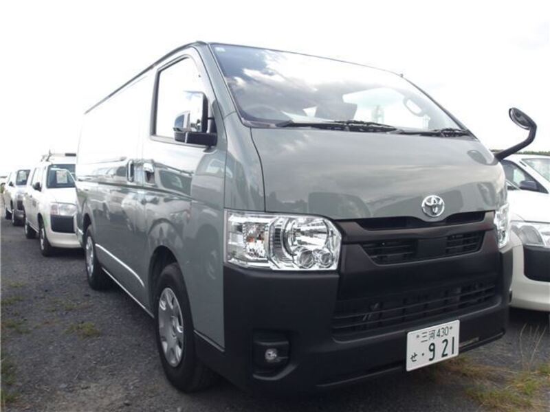 TOYOTA HIACE