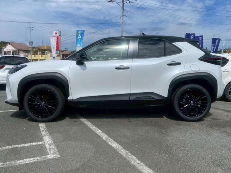 YARIS CROSS