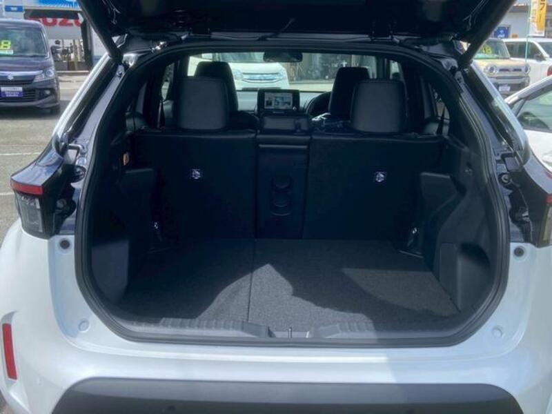 YARIS CROSS