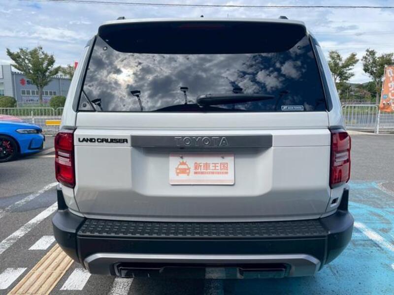 LAND CRUISER 250