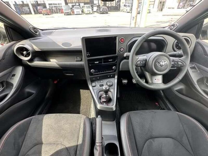 GR YARIS