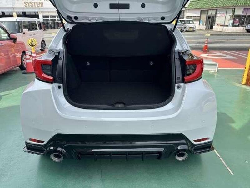 GR YARIS