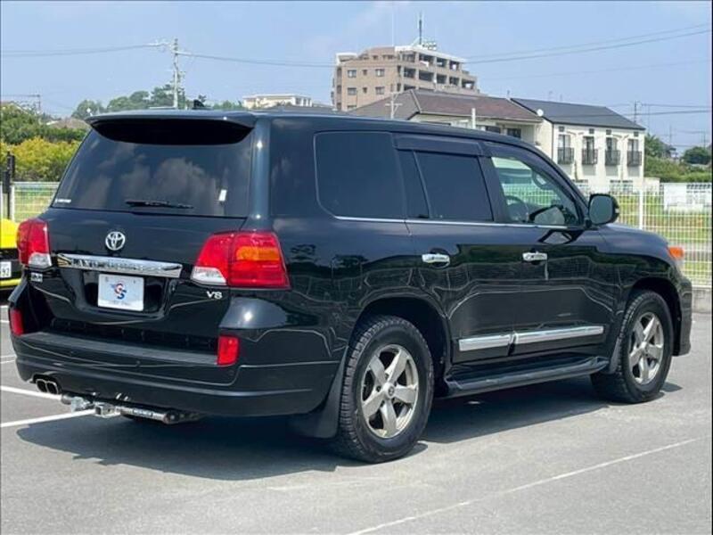 LAND CRUISER