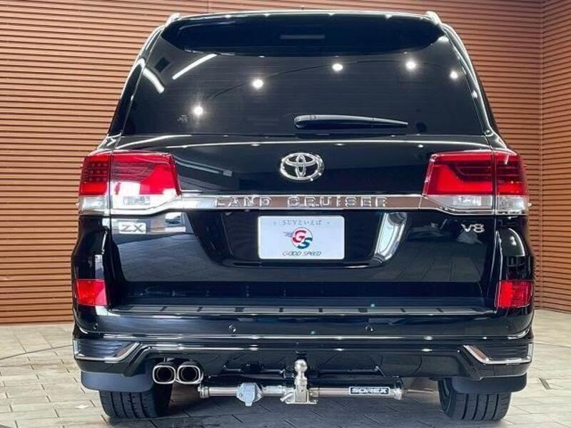 LAND CRUISER
