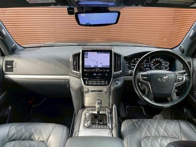 LAND CRUISER