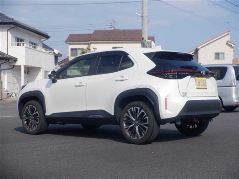 YARIS CROSS