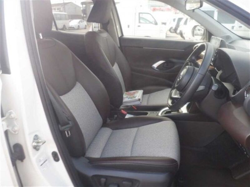 YARIS CROSS