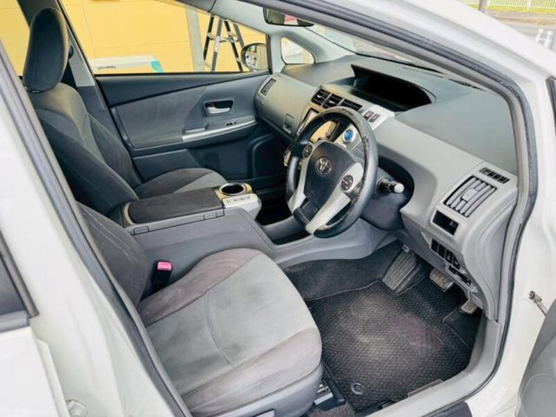 PRIUS ALPHA