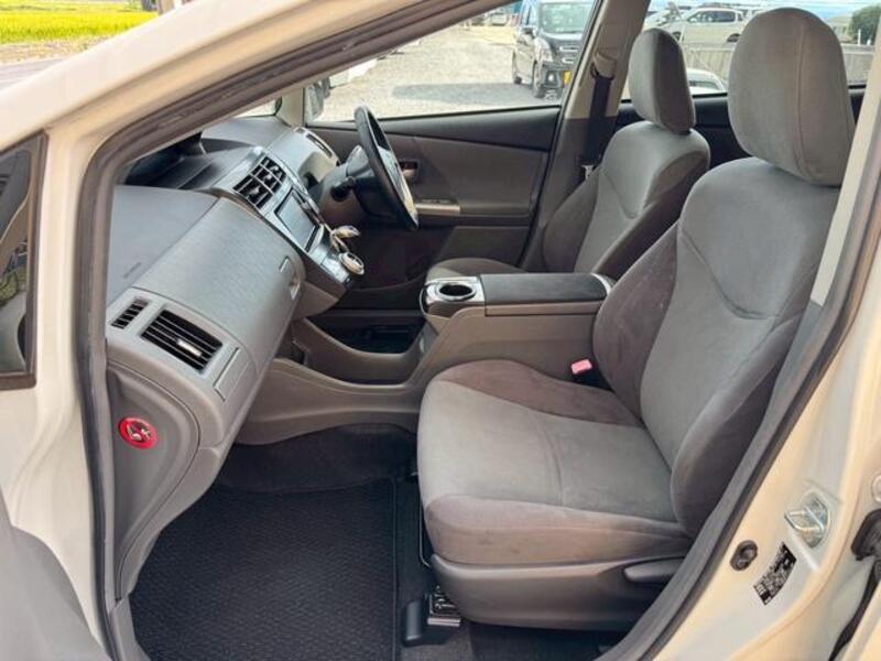 PRIUS ALPHA
