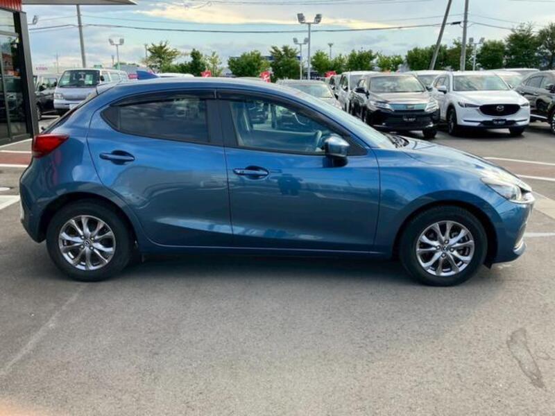 MAZDA2