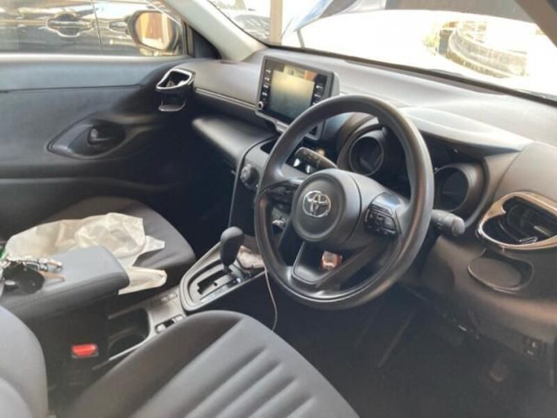 YARIS CROSS