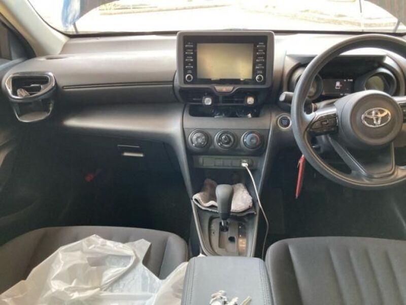 YARIS CROSS