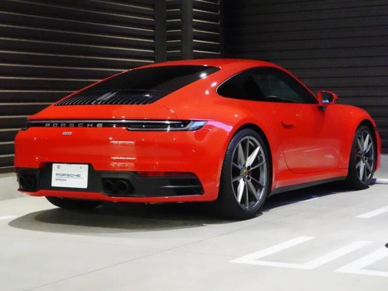911