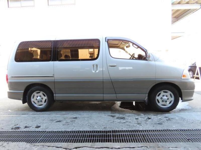 GRAND HIACE