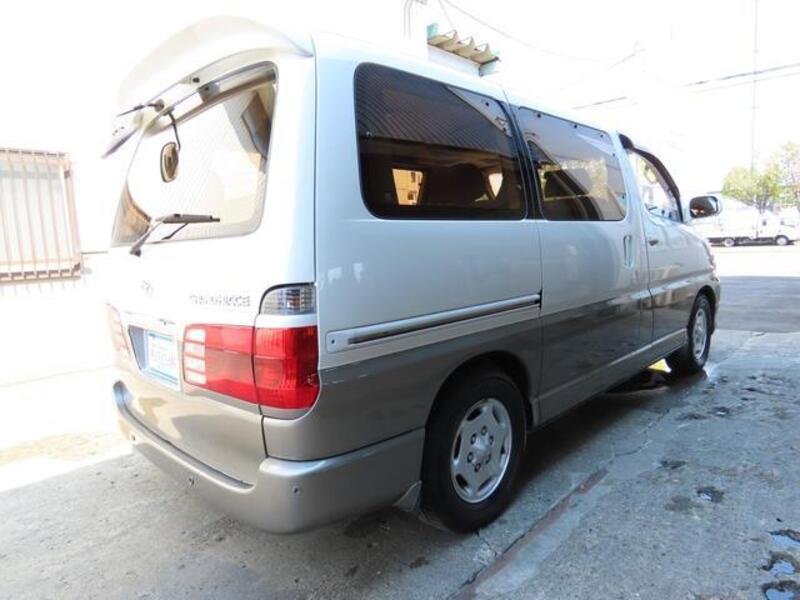 GRAND HIACE