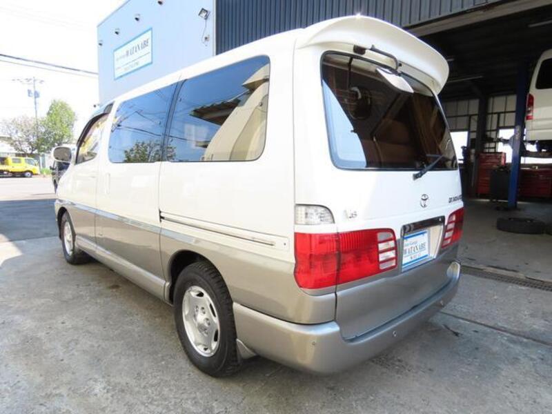 GRAND HIACE