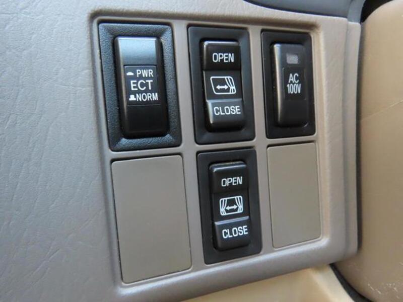GRAND HIACE