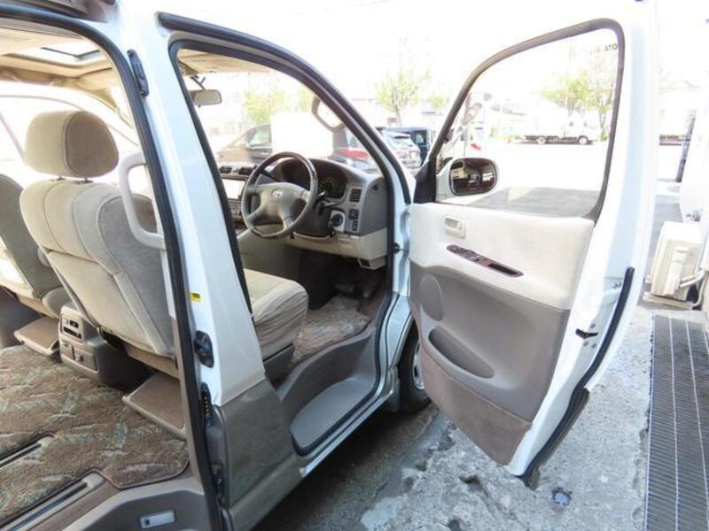 GRAND HIACE