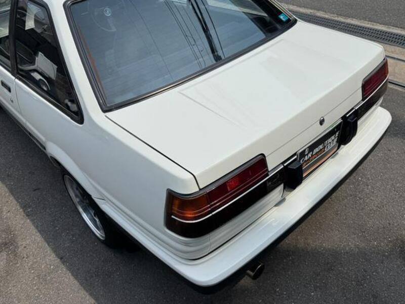 COROLLA LEVIN